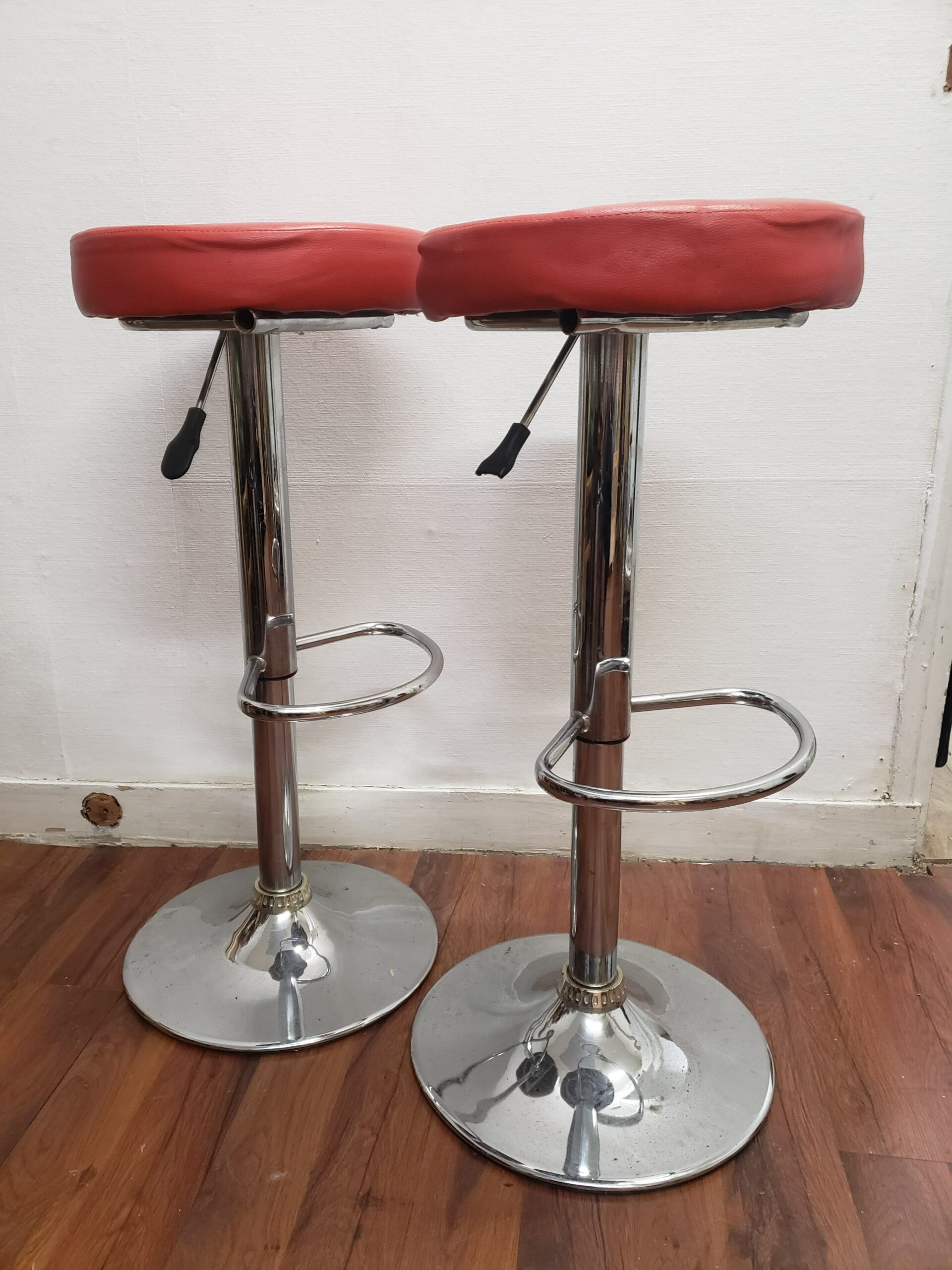 2 tabourets de bar Skaï Rouge – Image 2
