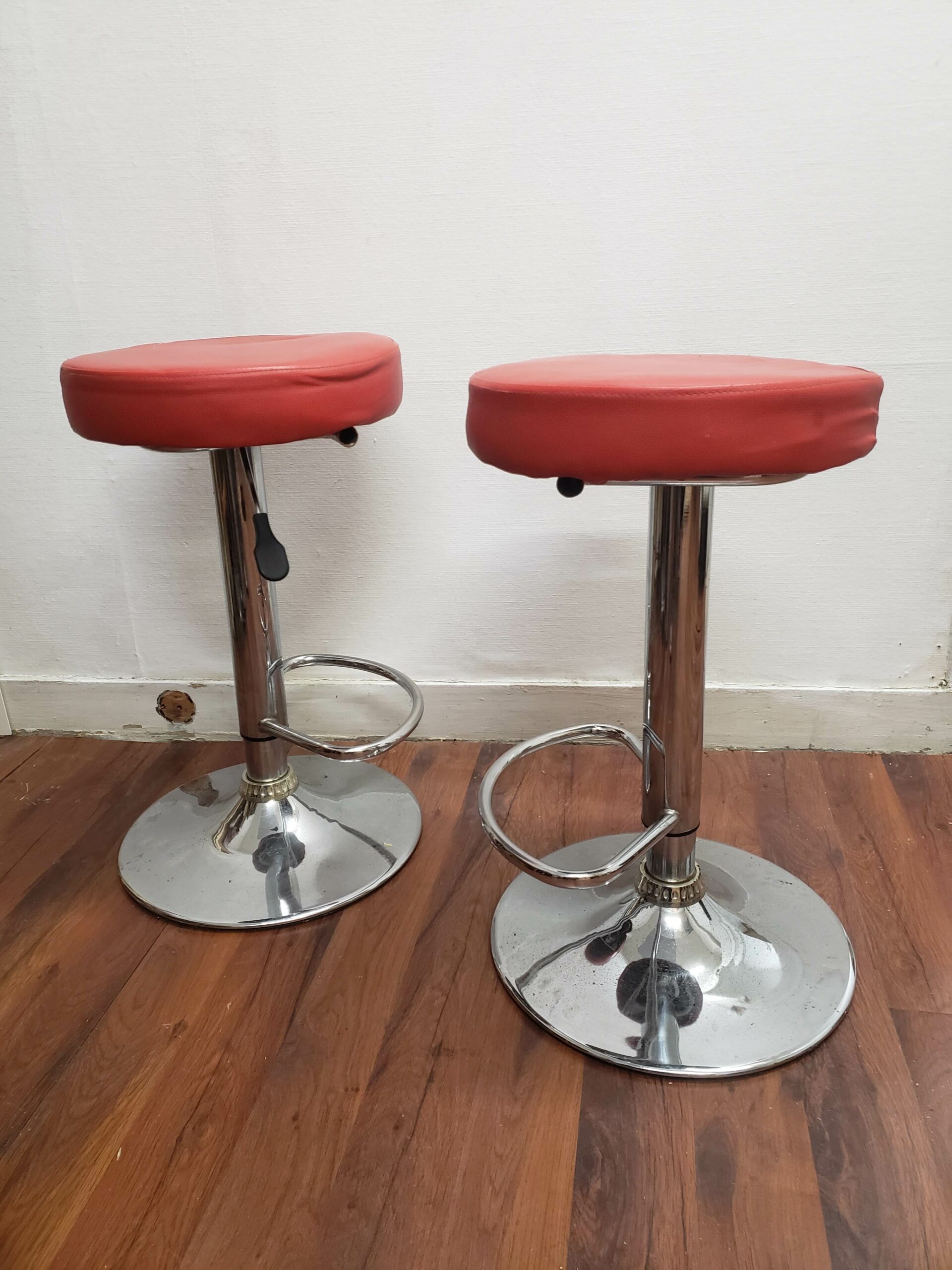 2 tabourets de bar Skaï Rouge – Image 3