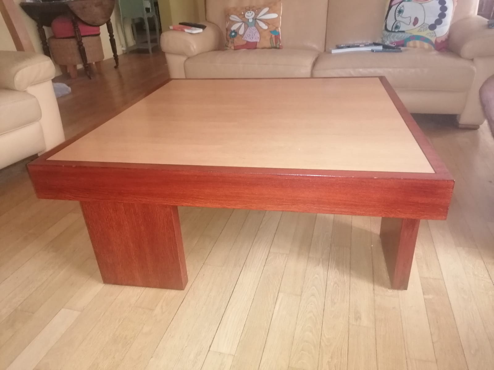 Table basse bois exotique 1m x 1m