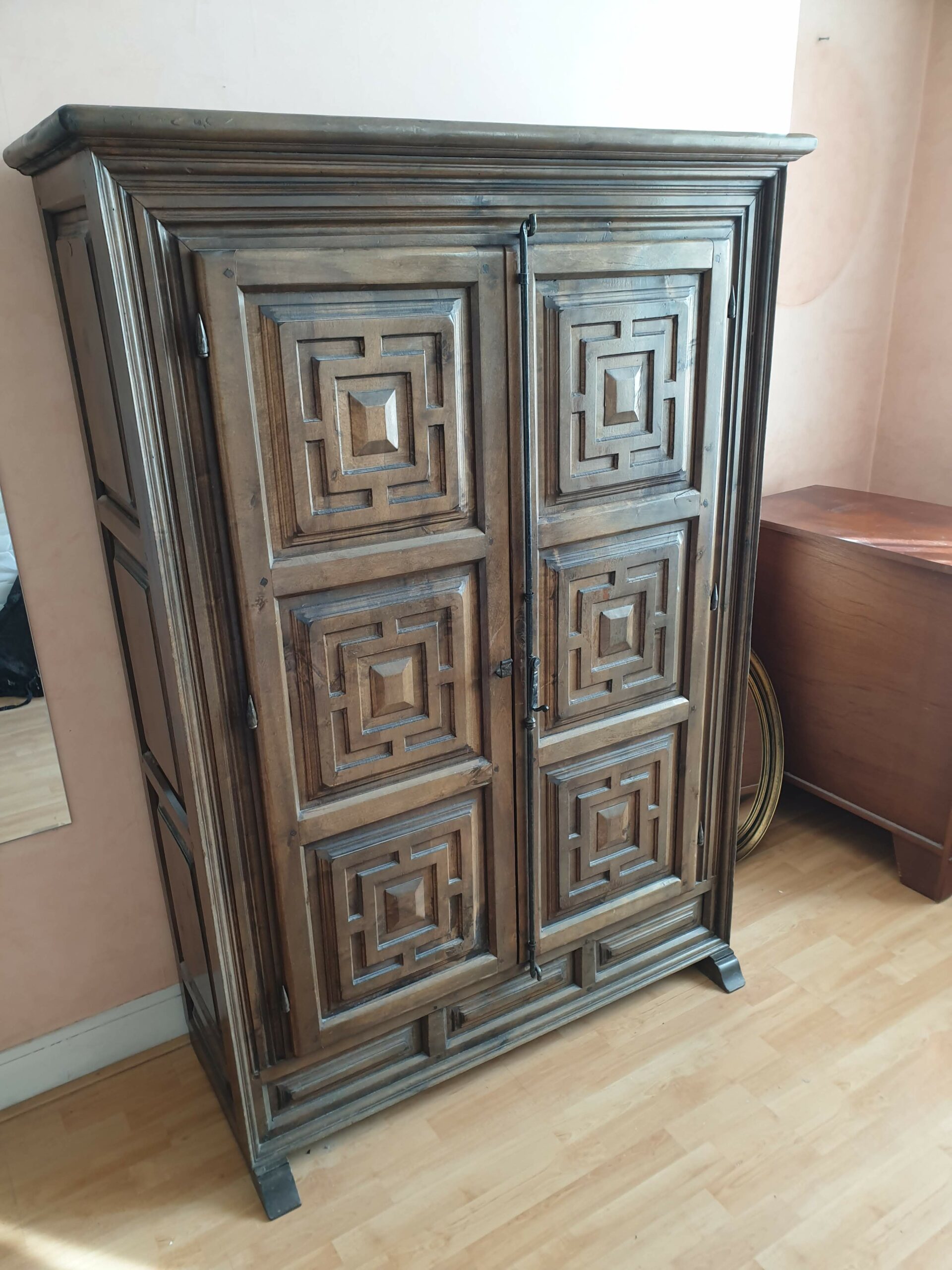 Armoire "vaisselier" en bois sculpté – Image 3
