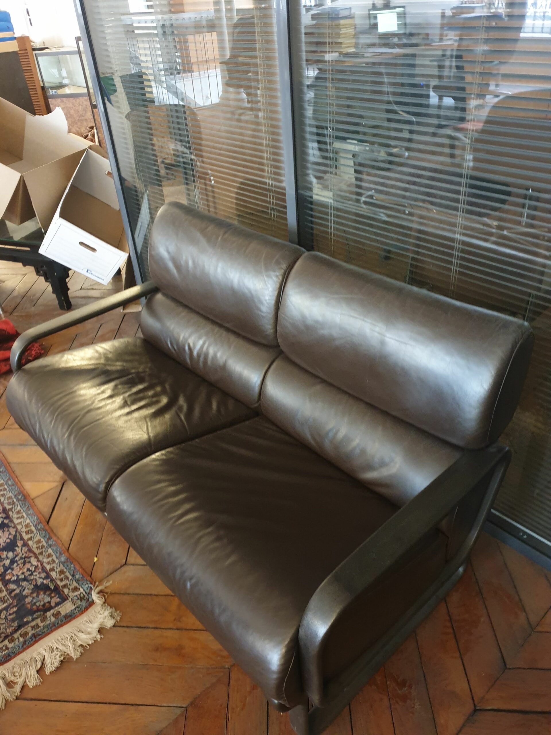 Canapé banquette DRABERT cuir noir – Image 2