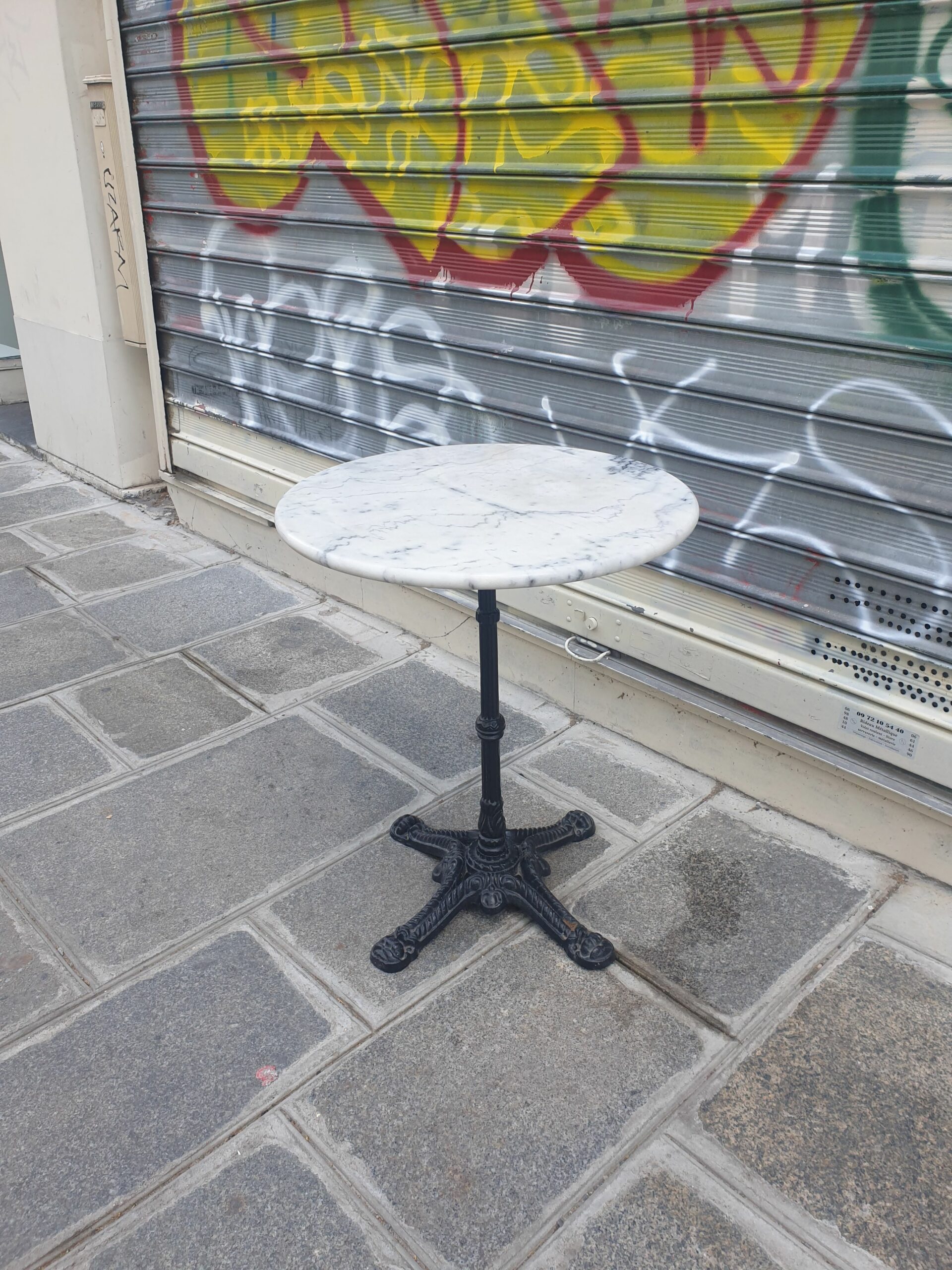 Table bistro marbre et fonte – Image 3