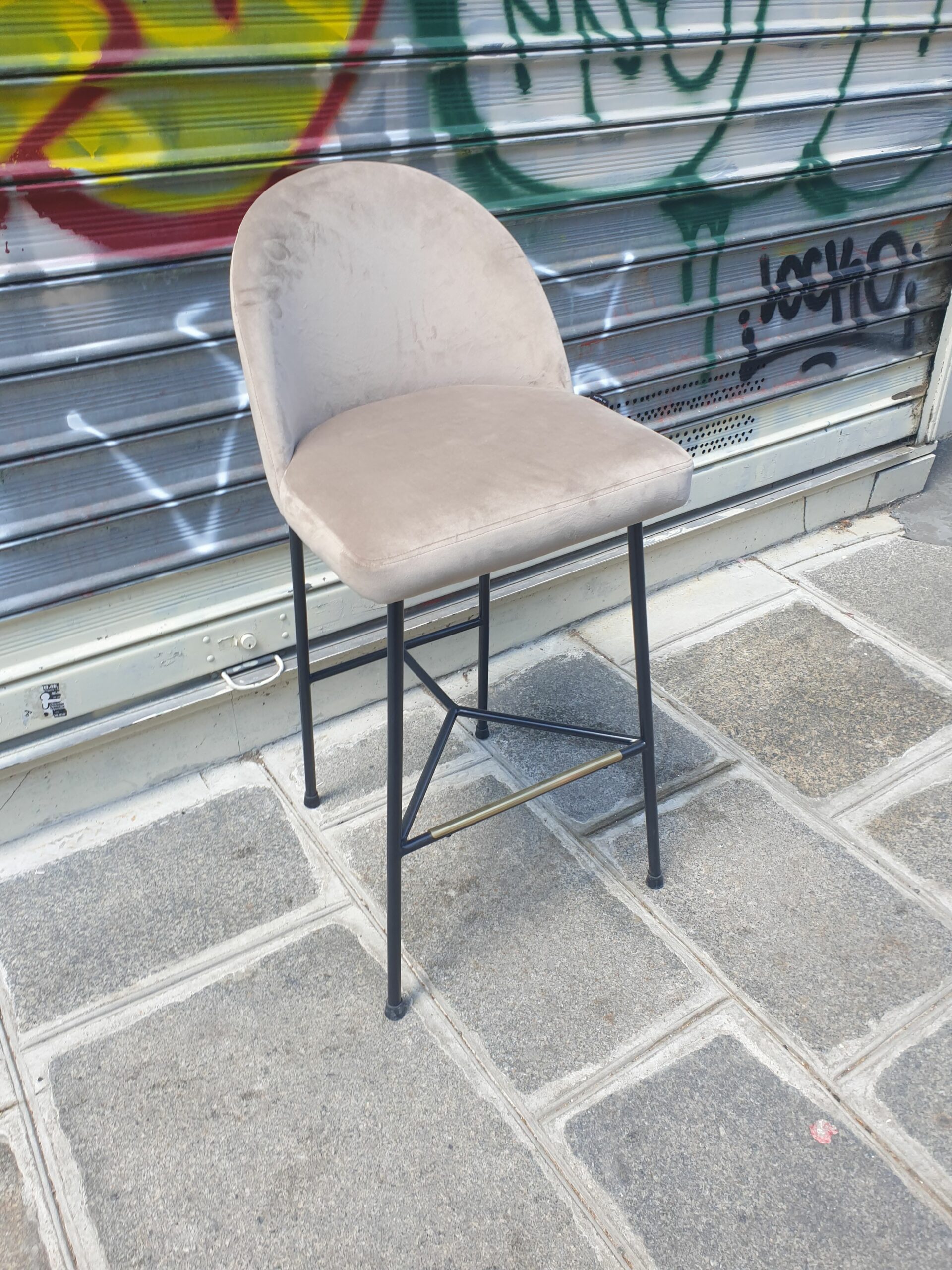 Tabouret de bar BANE couleur taupe – Image 4