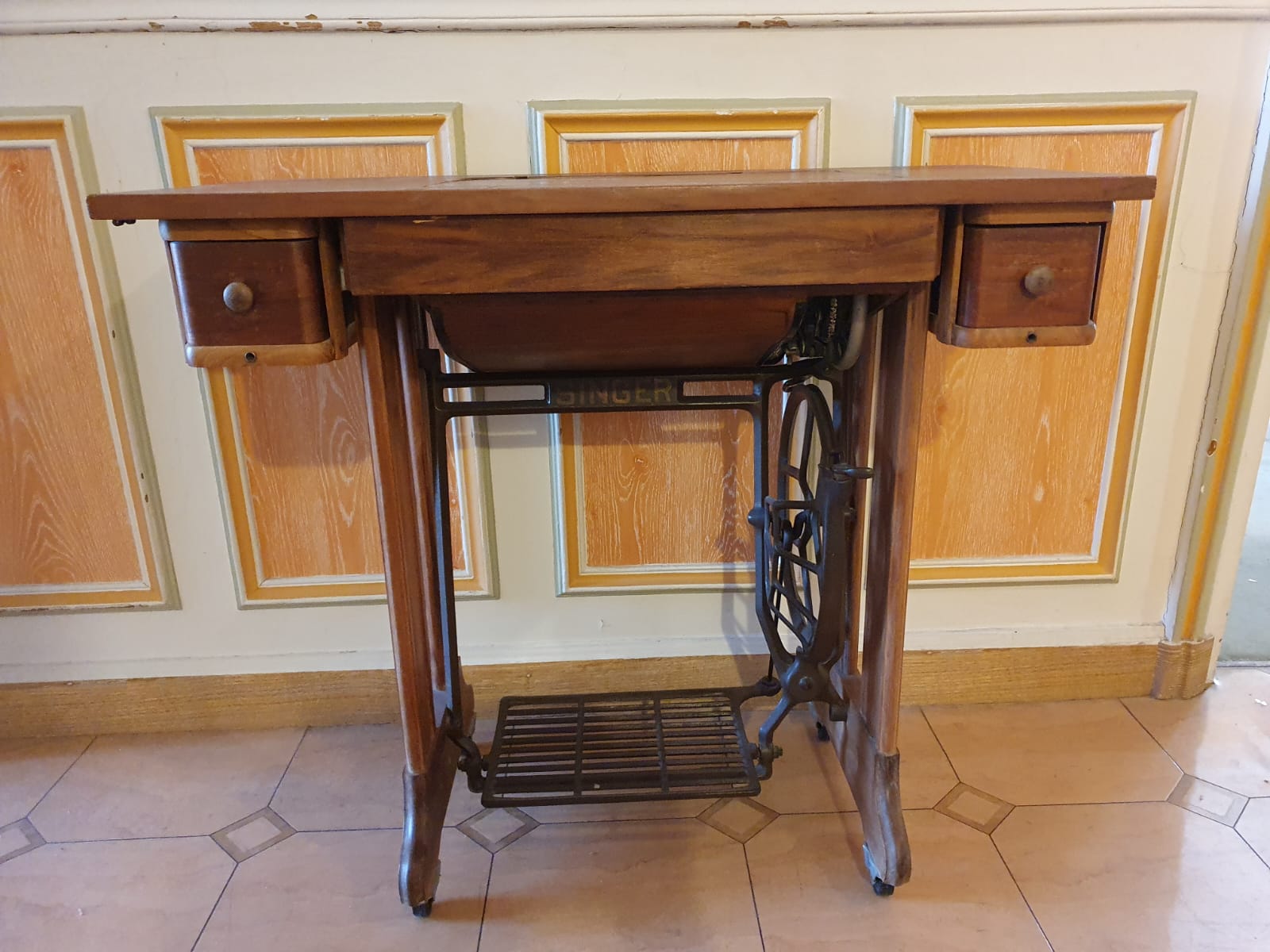 Table de couture ancienne + Machine Singer – Image 2