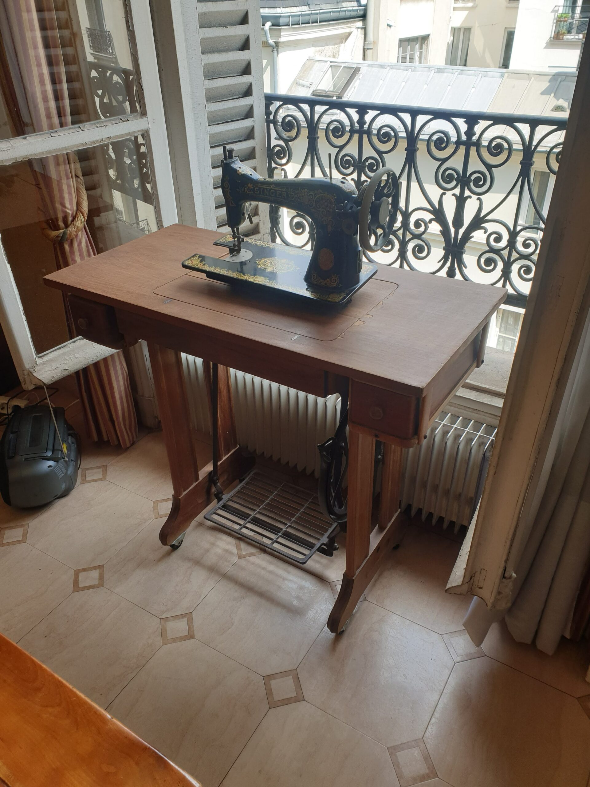 Table de couture ancienne + Machine Singer – Image 6