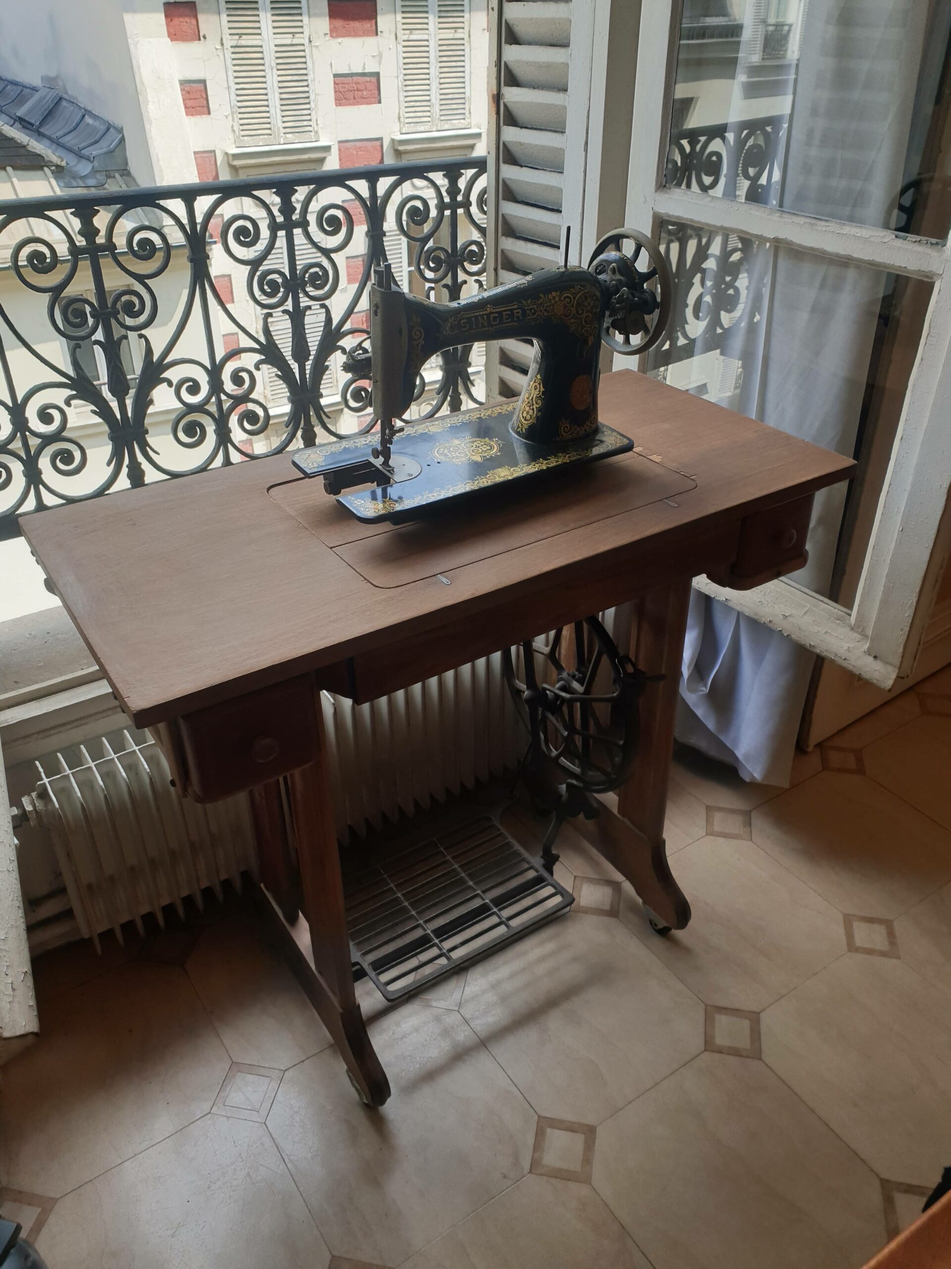 Table de couture ancienne + Machine Singer – Image 5