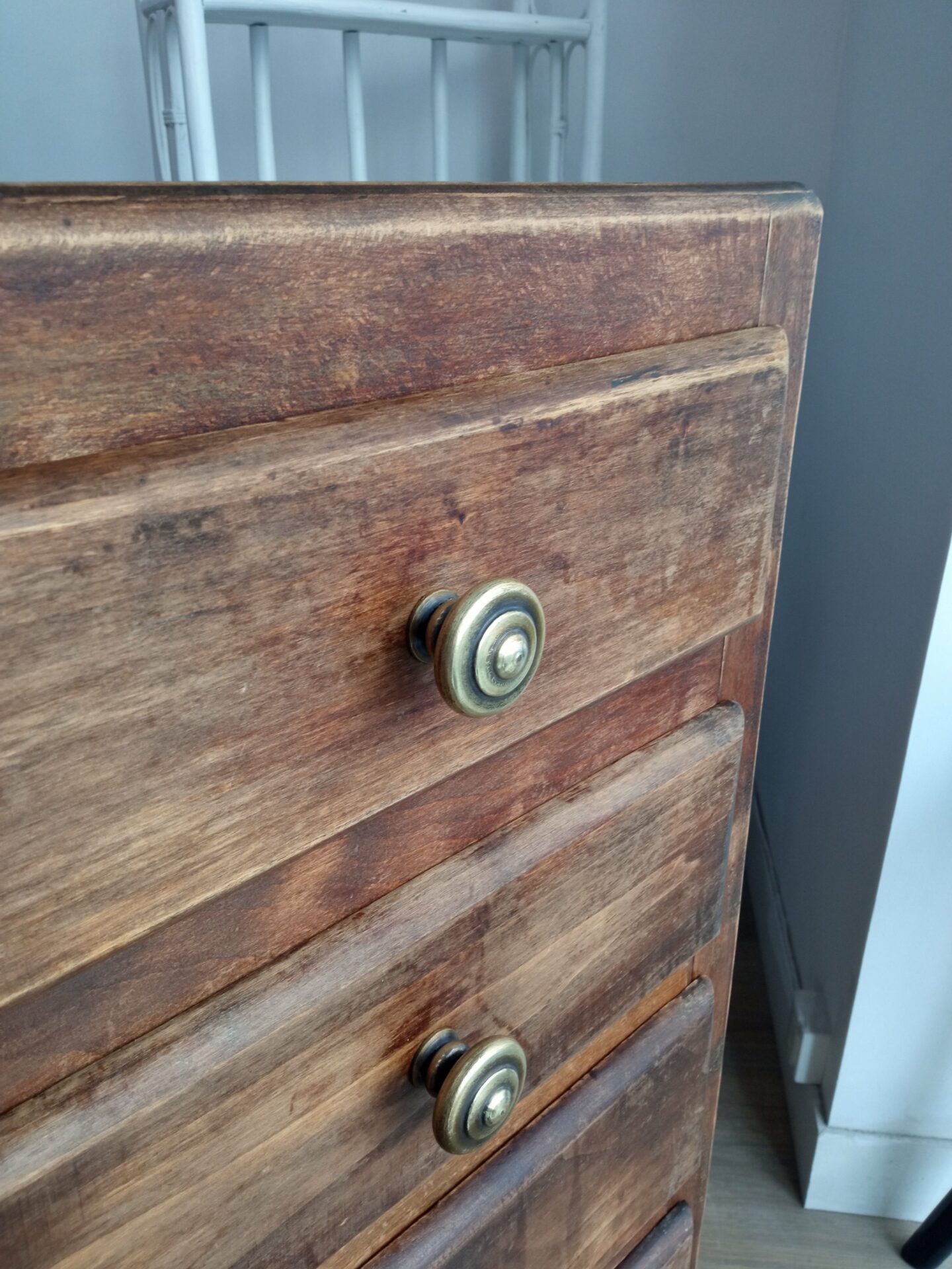 Chiffonnier en bois rustique ancien – Image 3