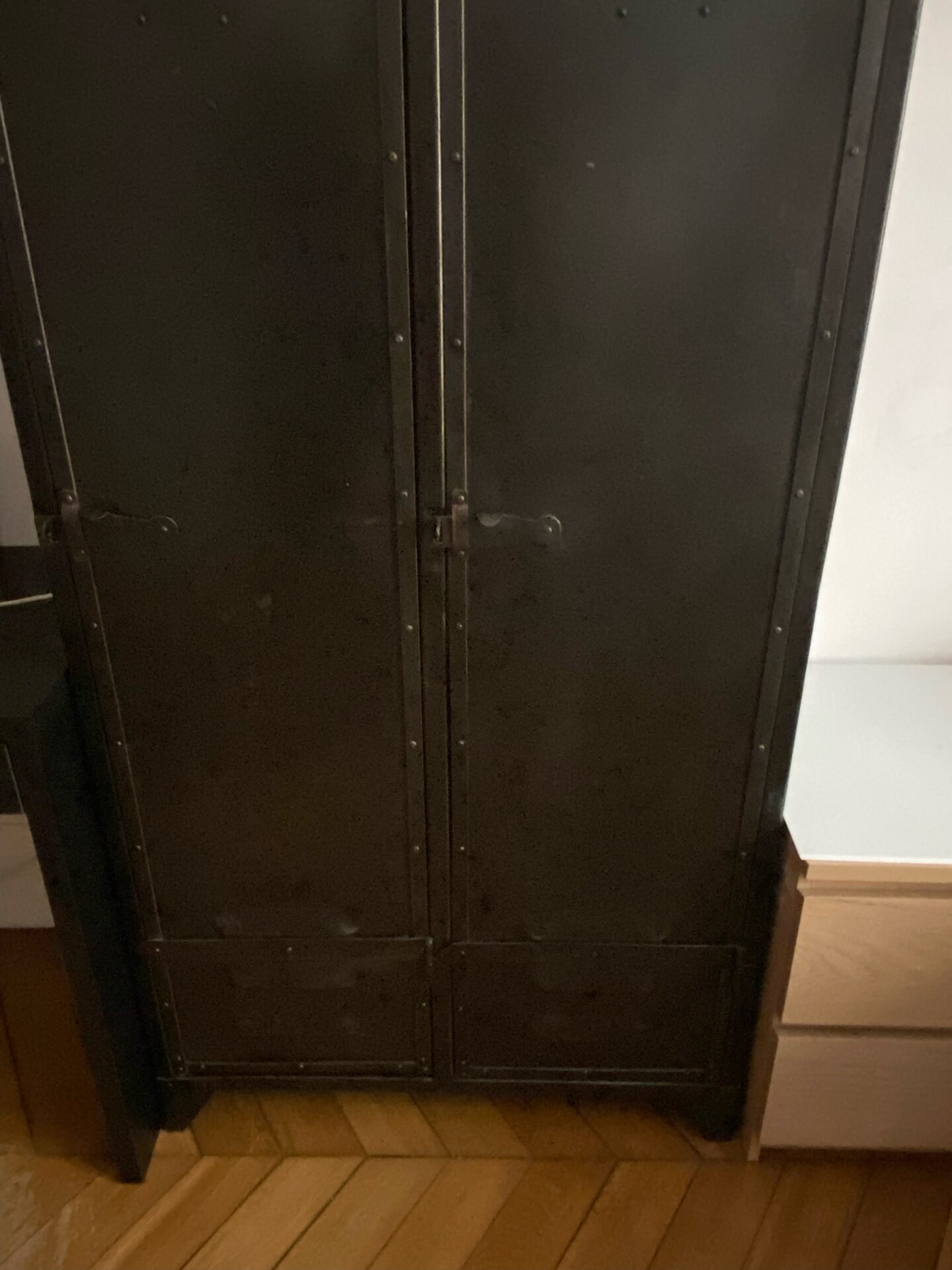 Armoire en métal 2 portes – Image 4