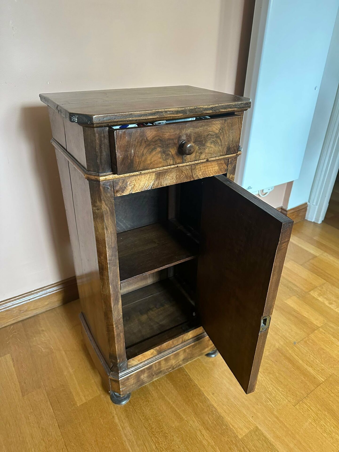 table de nuit ancienne en bois – Image 2