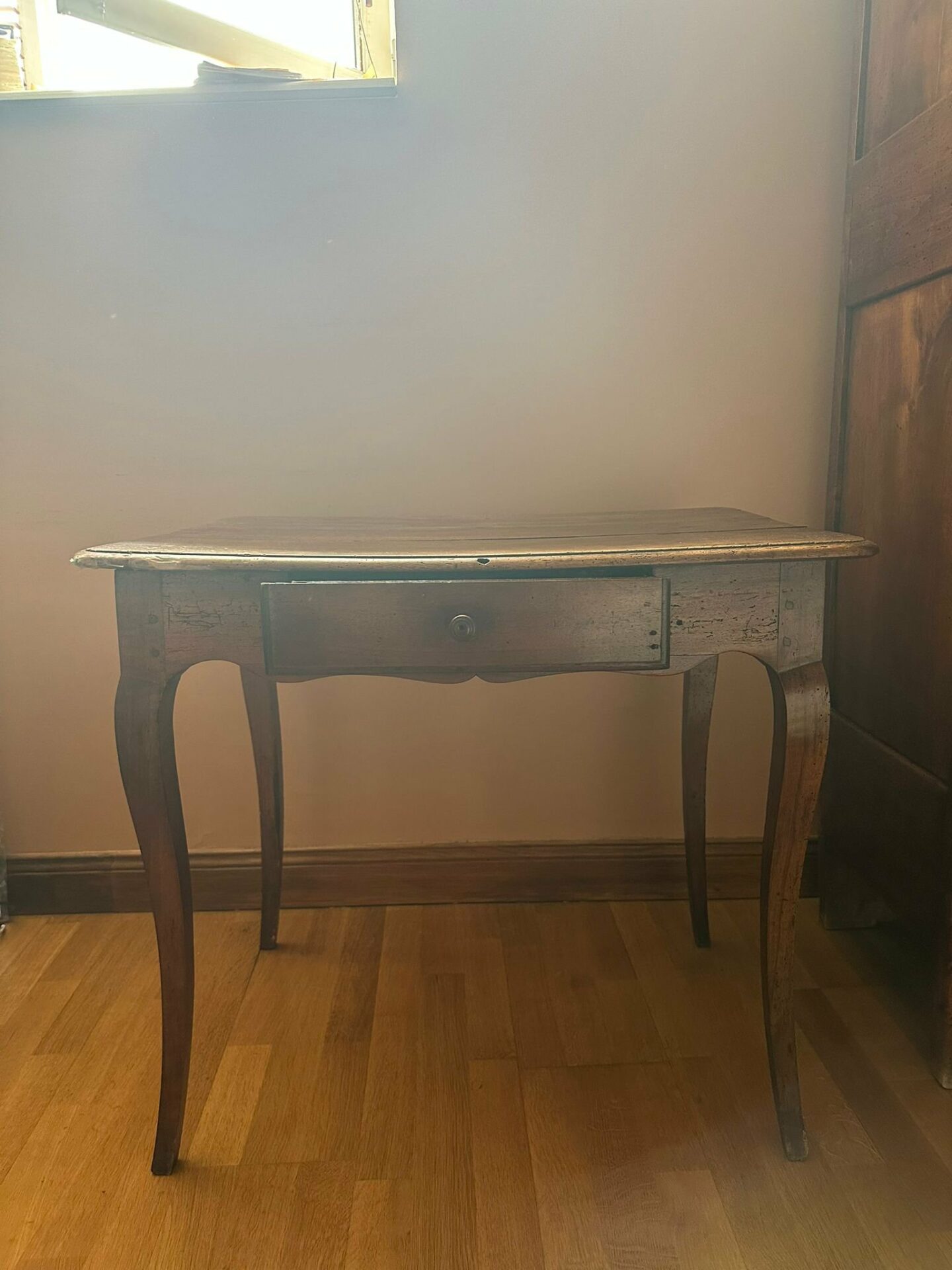 Bureau en bois ancien avec tiroir – Image 3