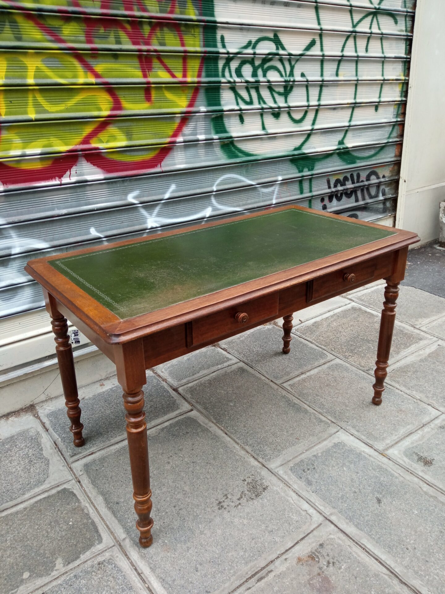 Bureau plat style "Directoire" bois et cuir vert – Image 2
