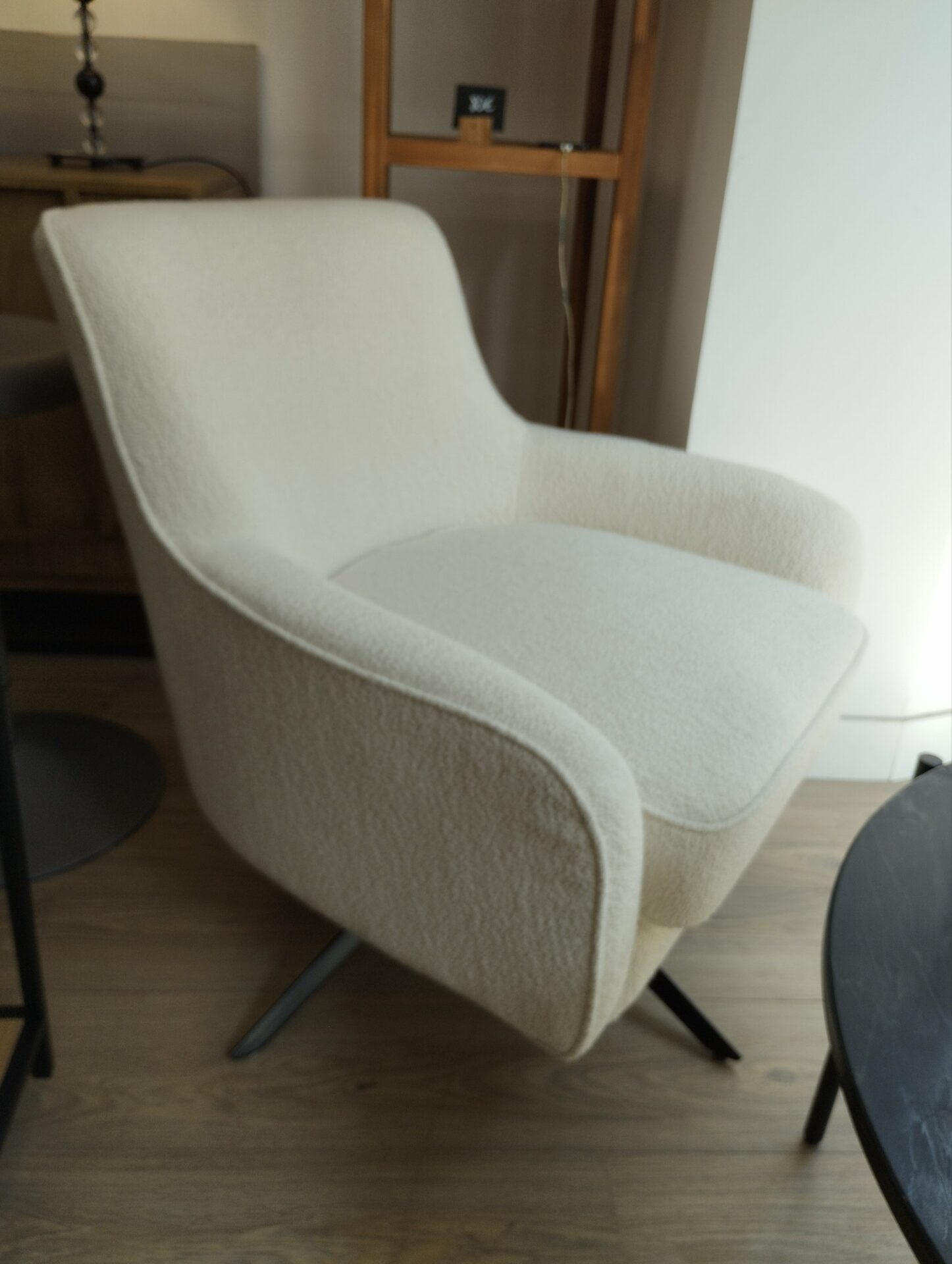 Fauteuil Golden Gun bouclette blanc – Image 2