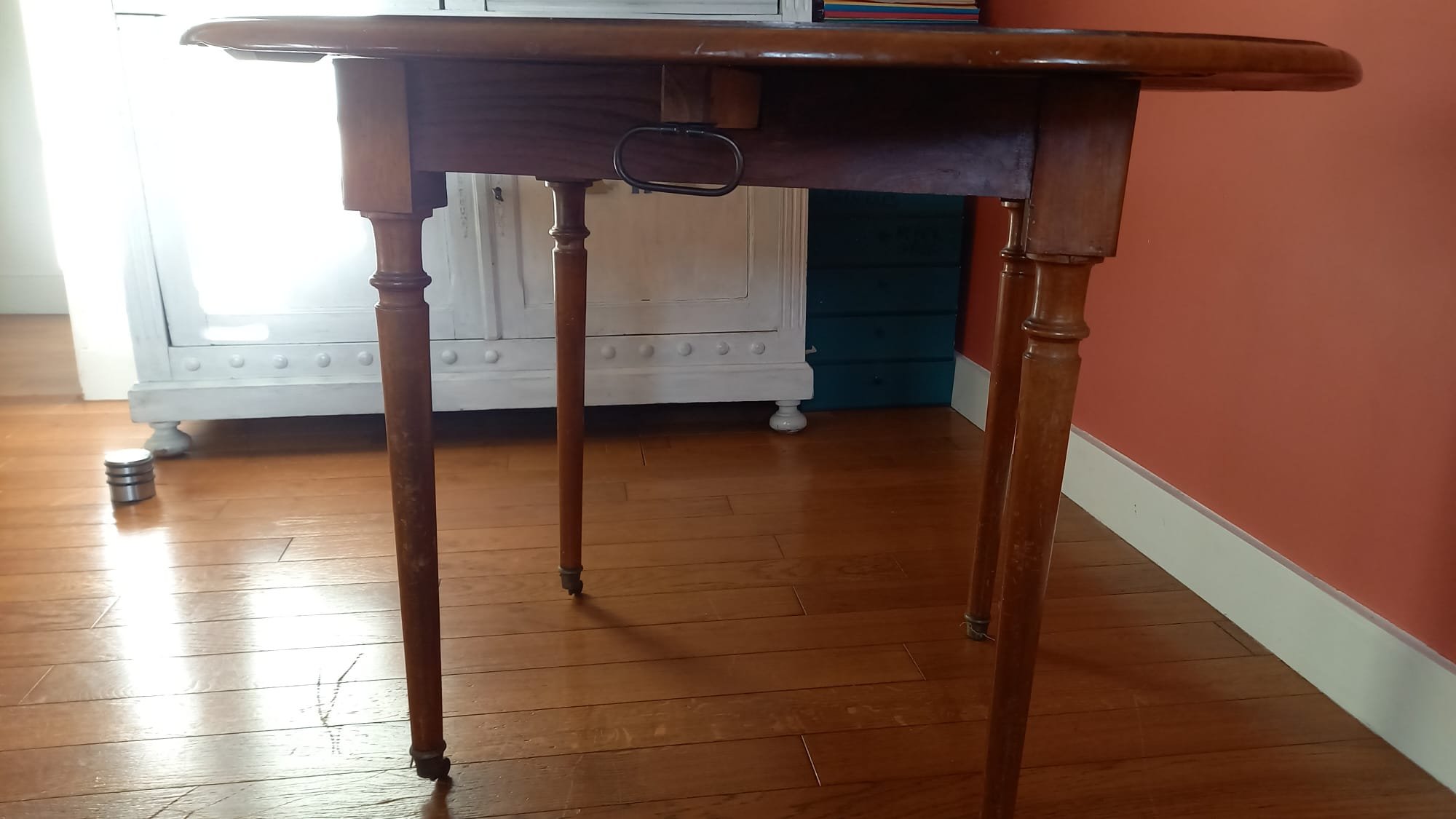Table ronde ancienne en bois a volets – Image 4