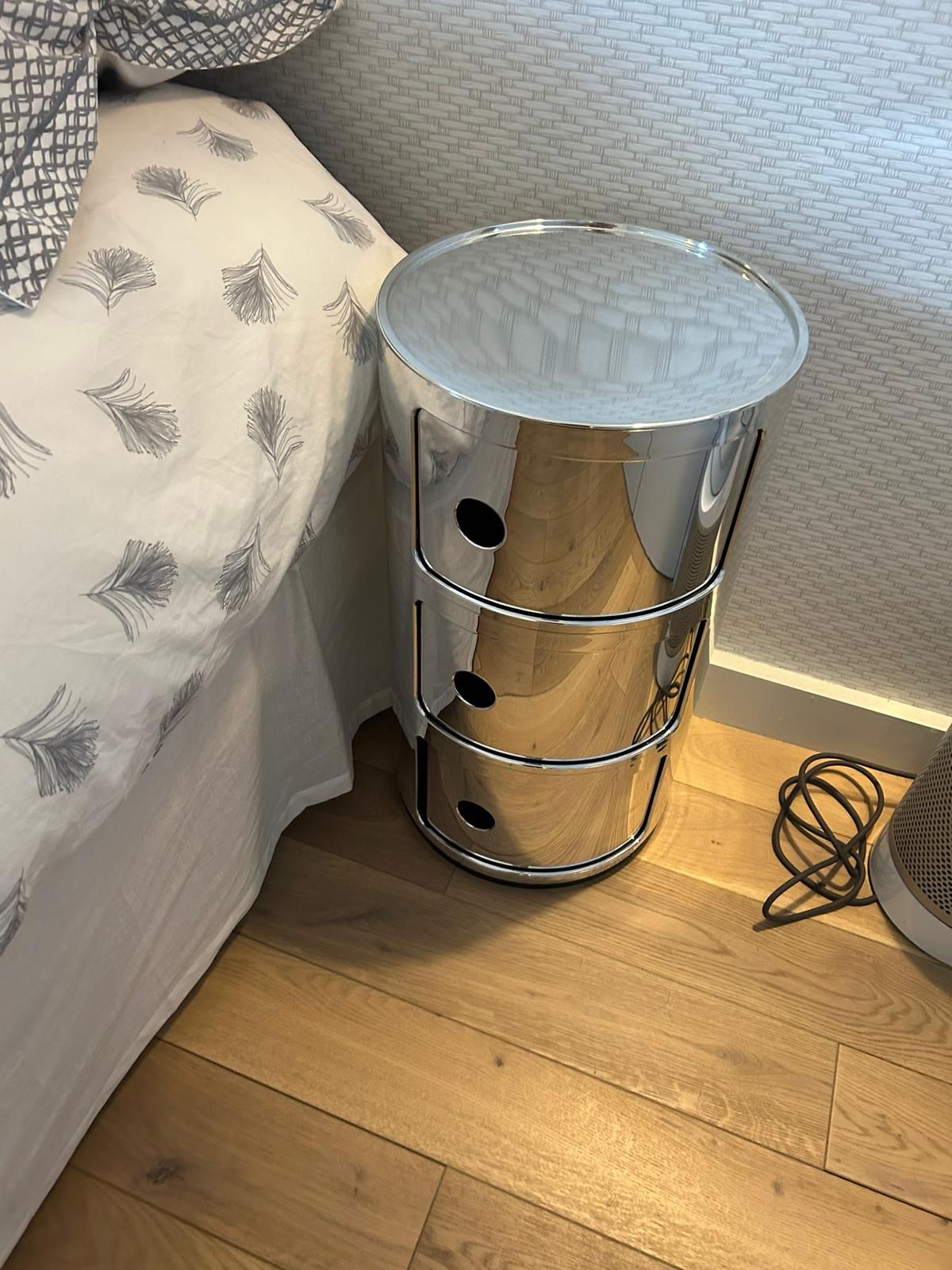 Paire de tables de nuit KARTELL – Image 3