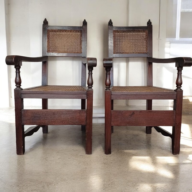 2 fauteuils anglo-indiens cannelés – Image 2