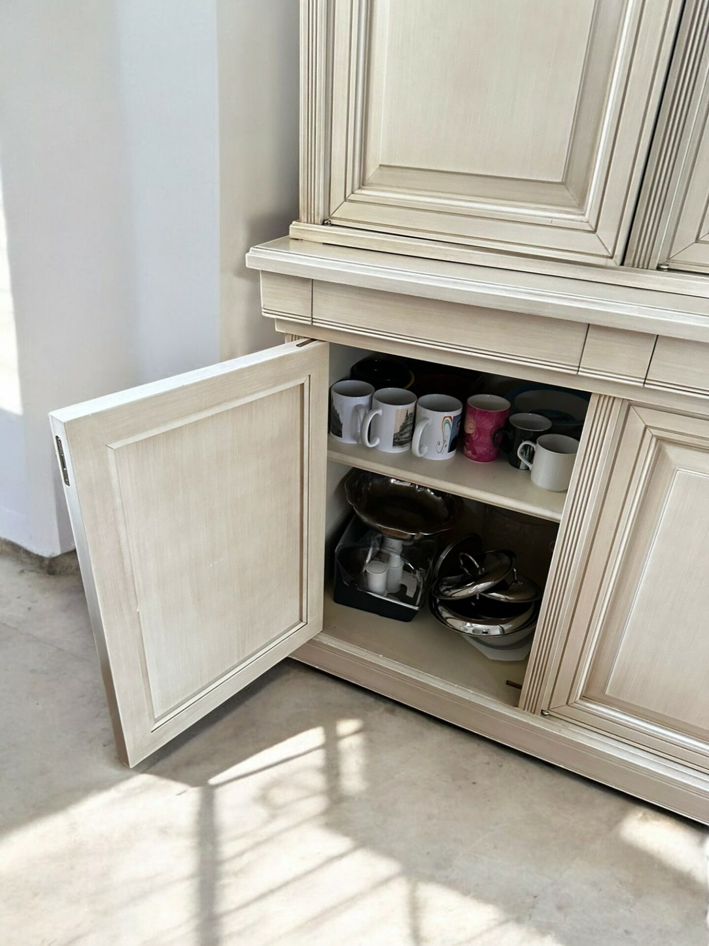 Buffet / Vaisselier blanc à 2 corps – Image 8