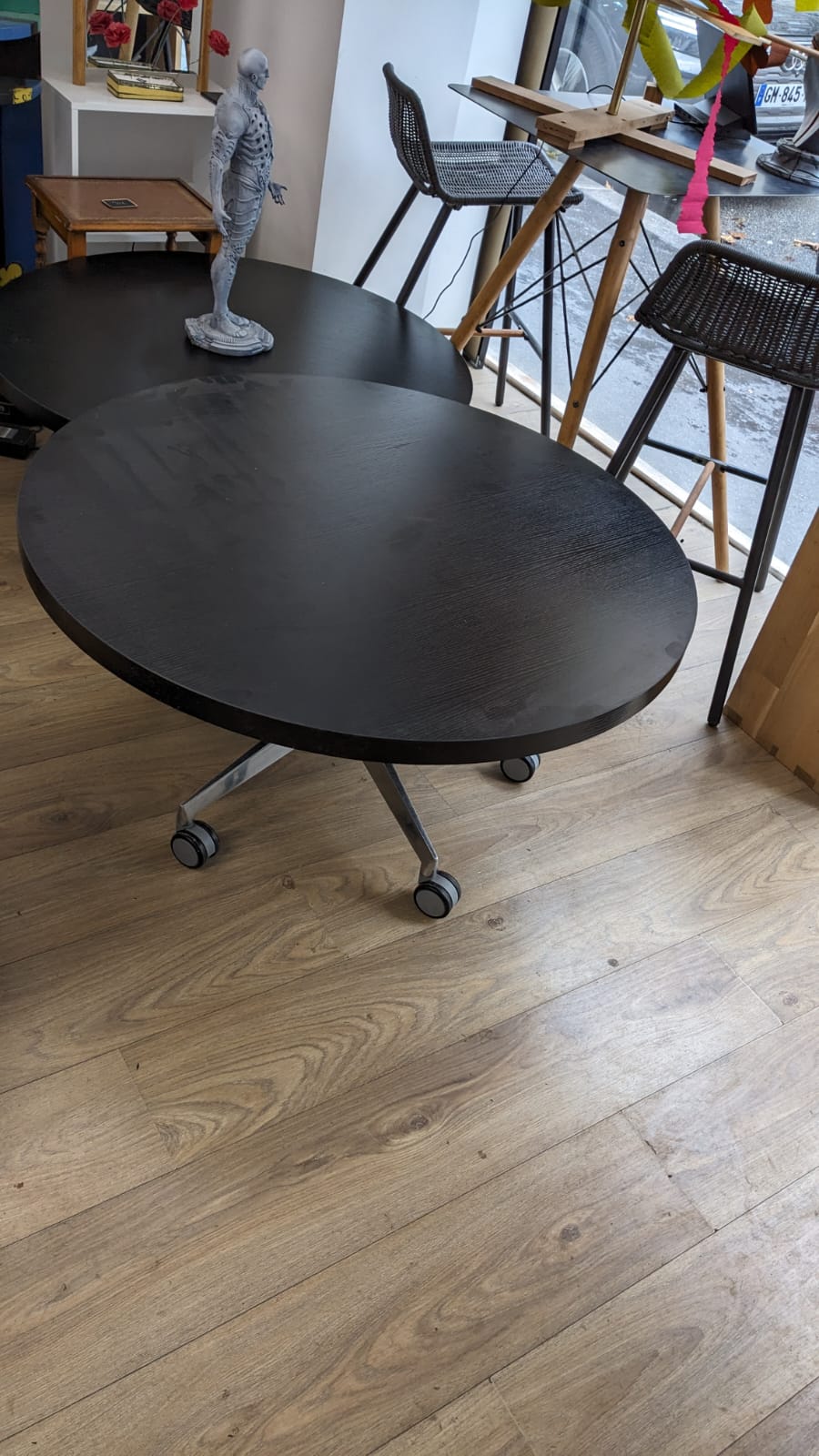 Table basse custom à roulettes – Image 3