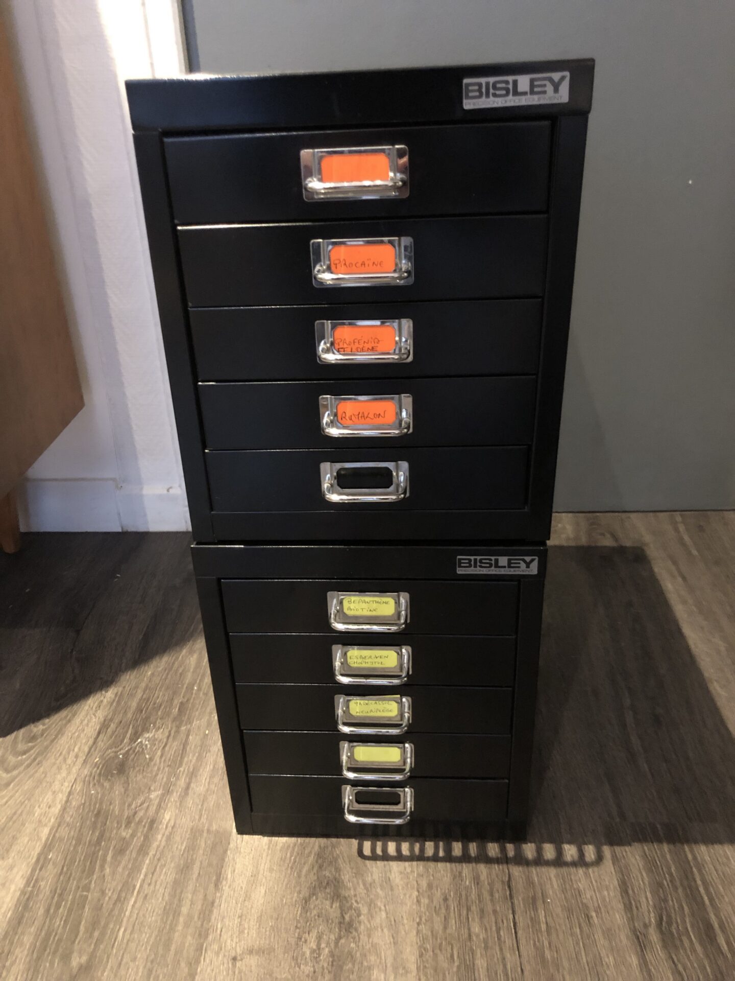 Caisson de bureau BISLEY en métal noir – Image 2