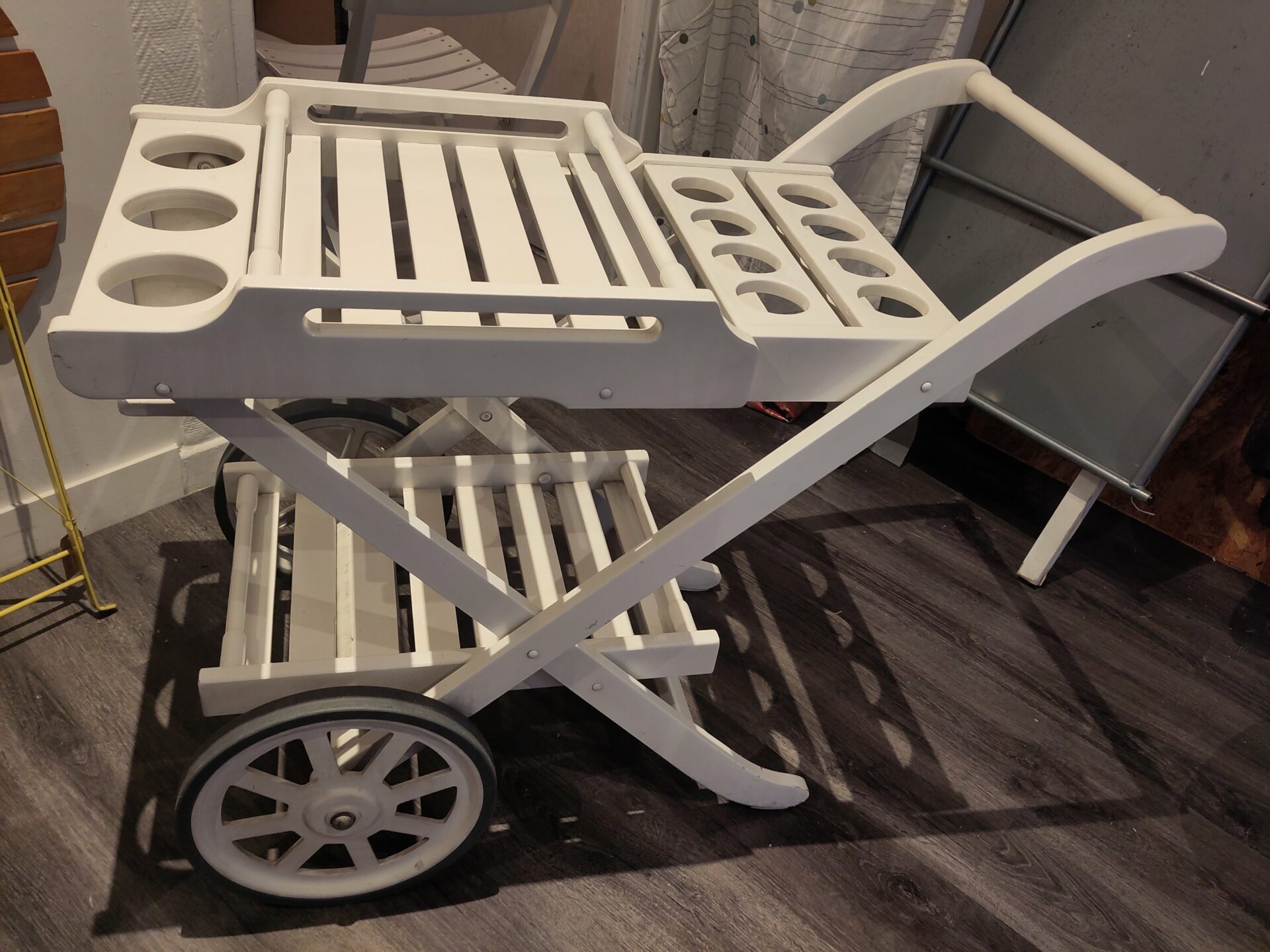 Desserte roulante en bois blanc triconfort – Image 3