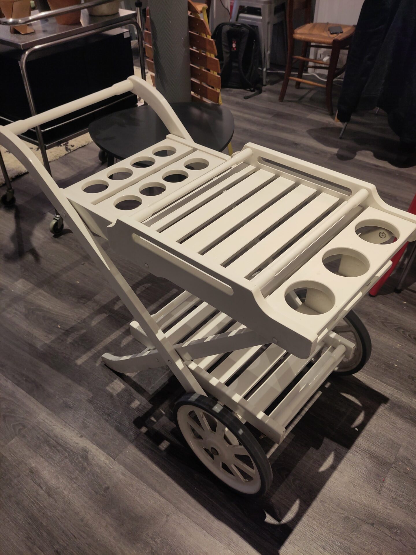 Desserte roulante en bois blanc triconfort – Image 4