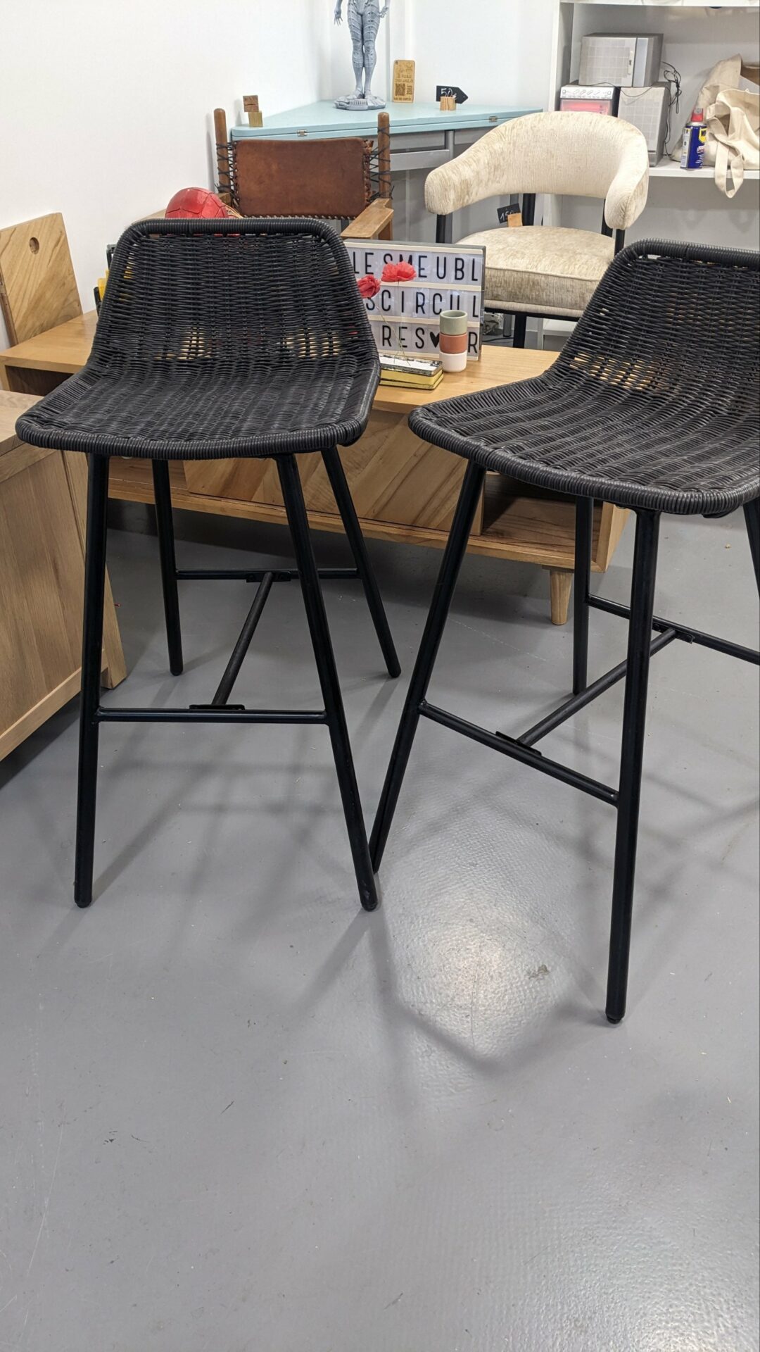 Paire de Chaises hautes tressées – Image 4