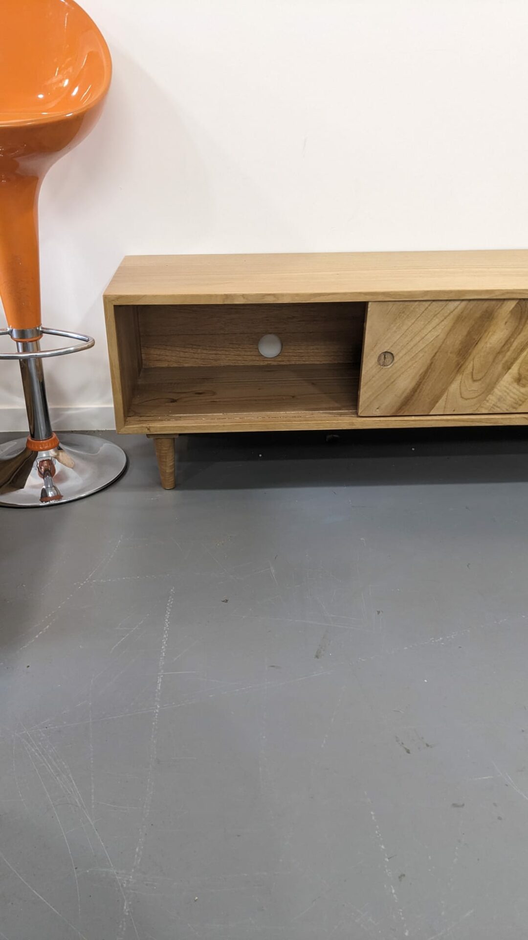 Meuble TV en mindi massif 135 cm – Image 3