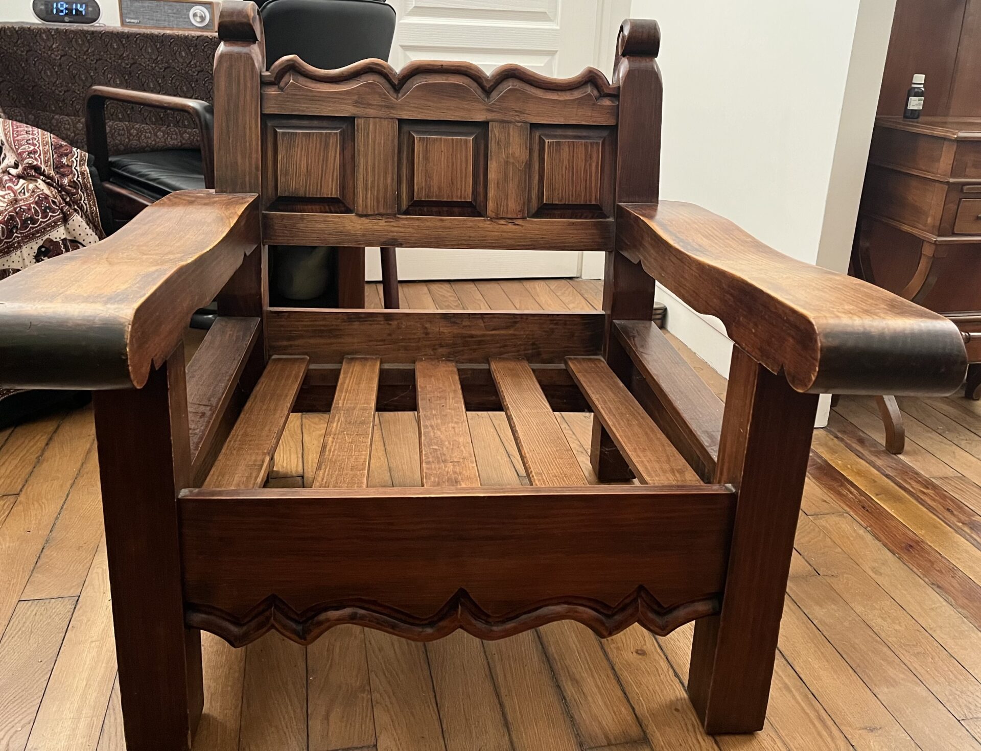 Deux beaux fauteuils en bois faits main – Image 2