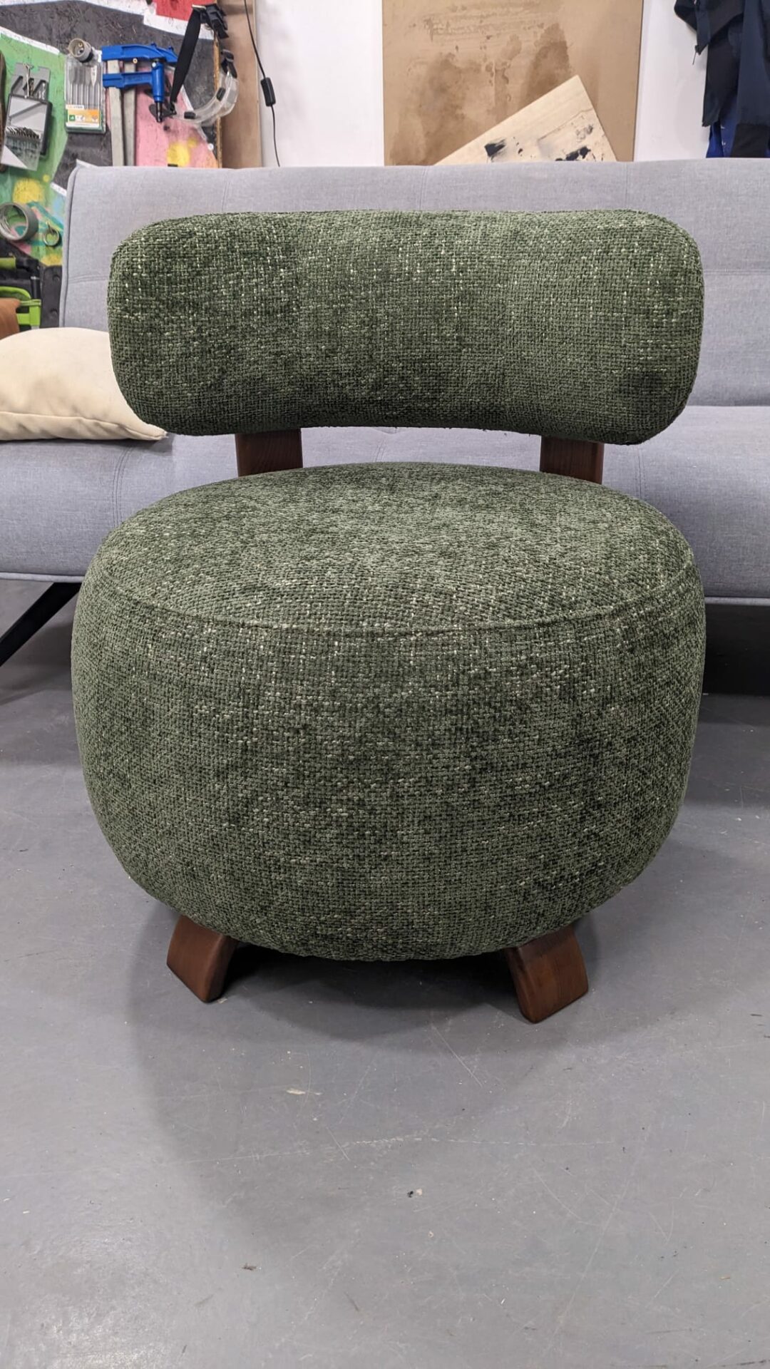 Fauteuil PLATON bois noyer tweed vert – Image 3