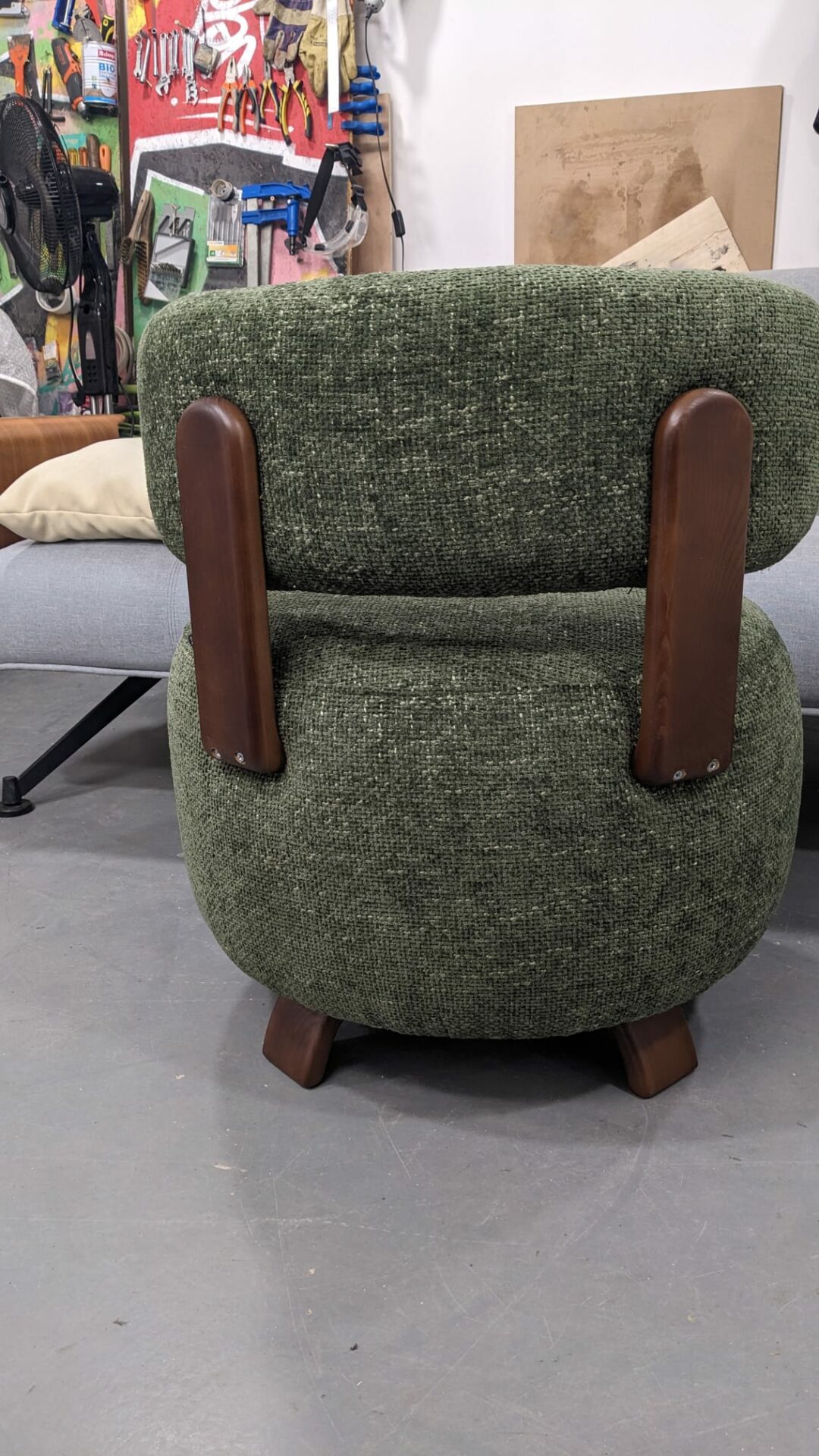 Fauteuil PLATON bois noyer tweed vert – Image 5