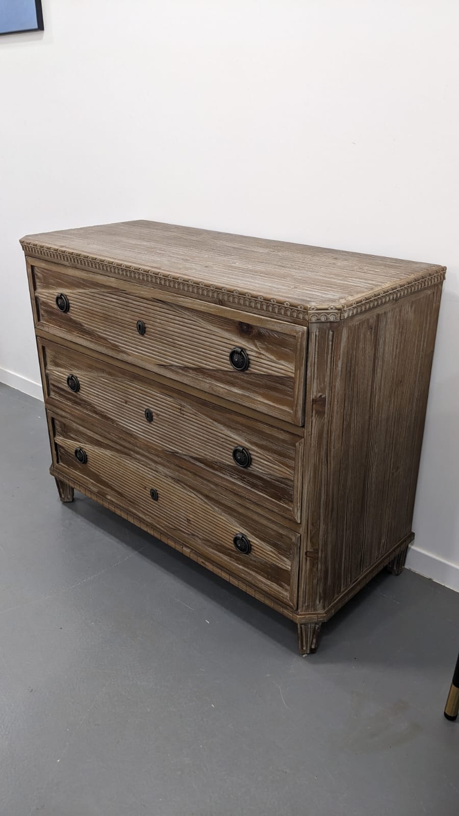 Commode en pin massif recyclé – Image 2