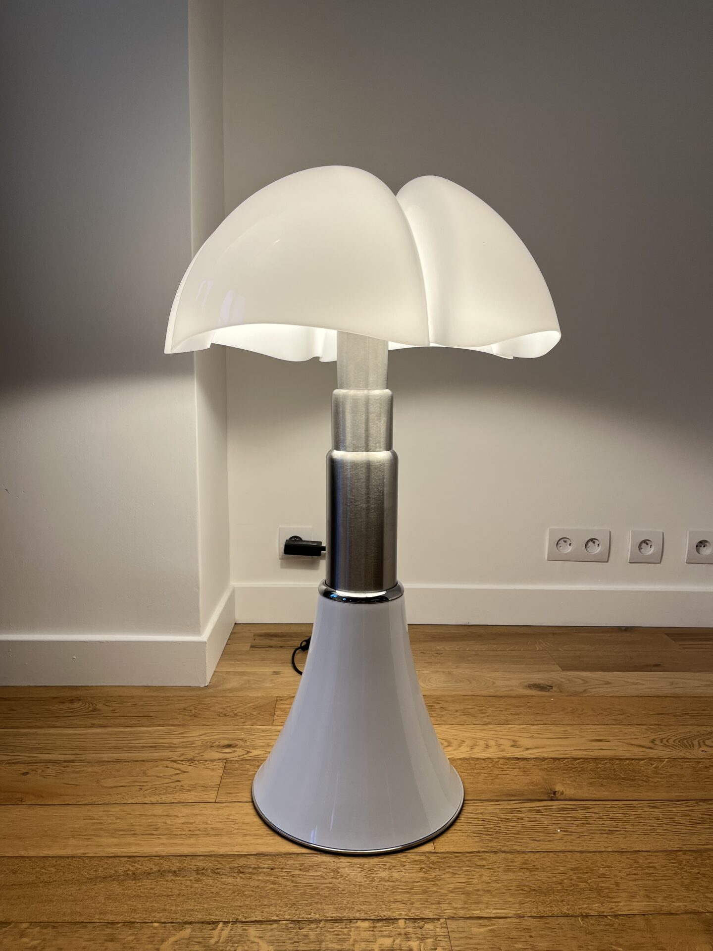 Lampe Pipistrello 620 blanche (à l’unité ou une paire disponible) – Image 2